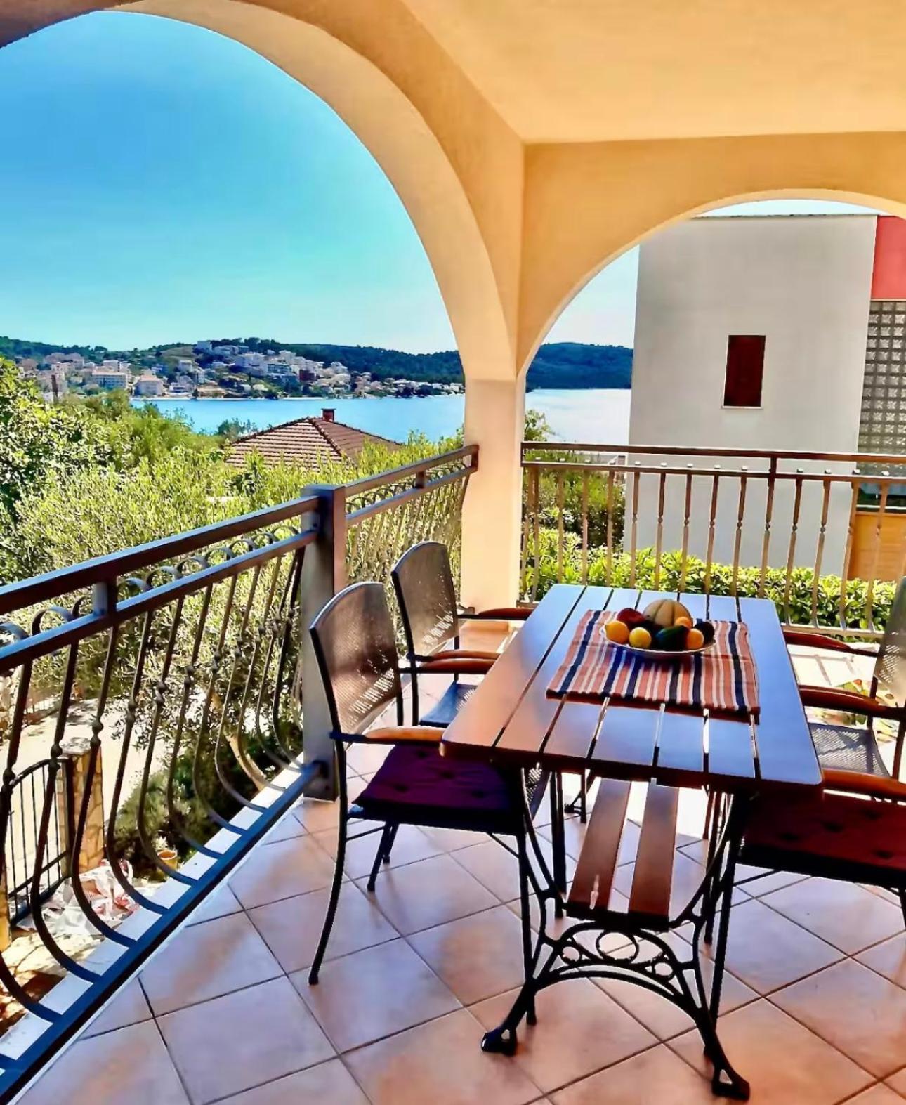 Apartmani Attila Trogir Exterior foto